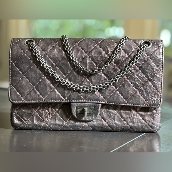 Chanel 2.55 Reissue Flap Bag - Picture 2 of 16